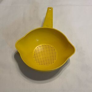 Tupperware Vintage yellow strainer